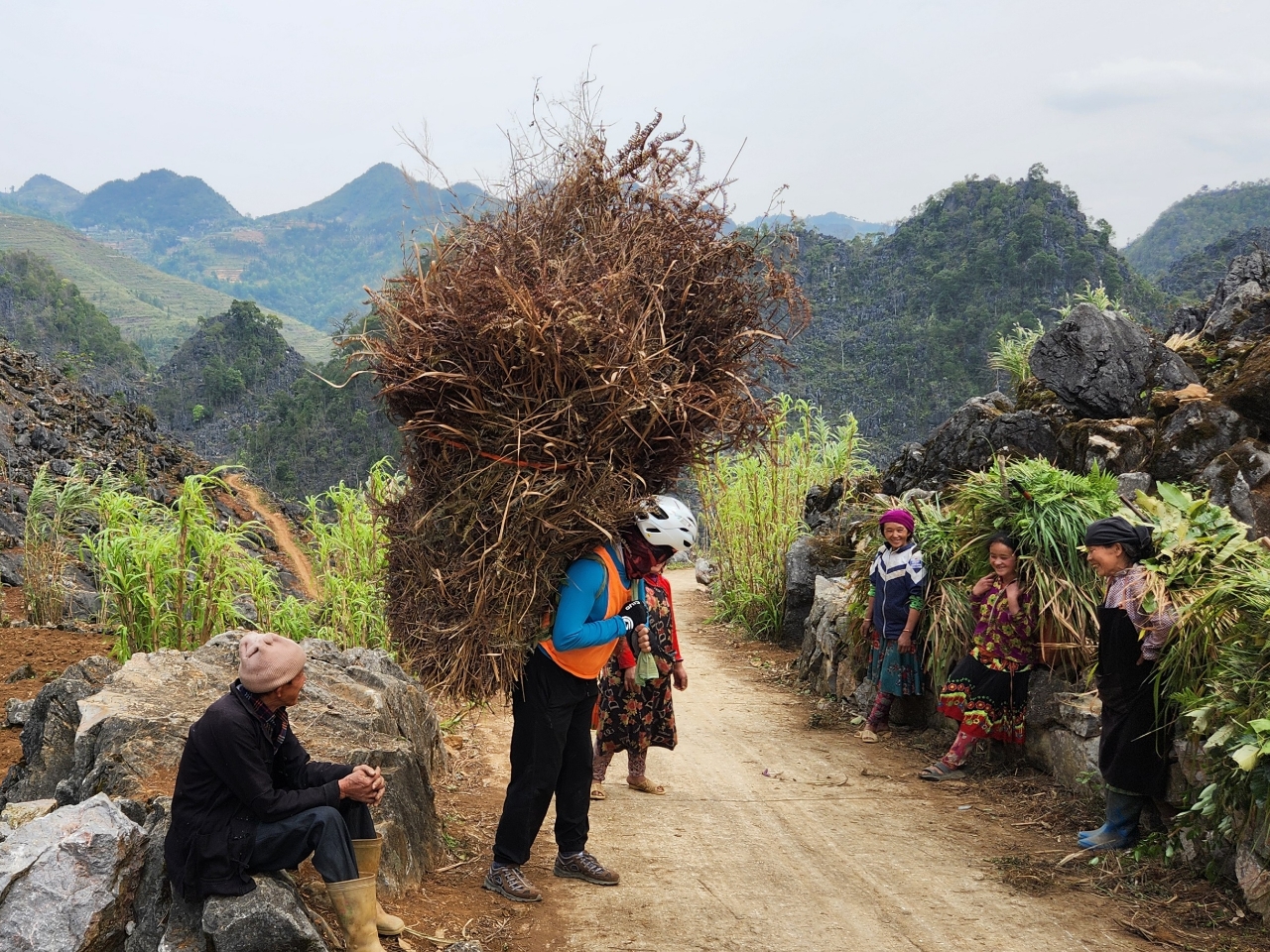 Northeast MTB Expedition – Conquer the Roads of Mong Cai, Cao Bang, and Ha Giang 15 Days